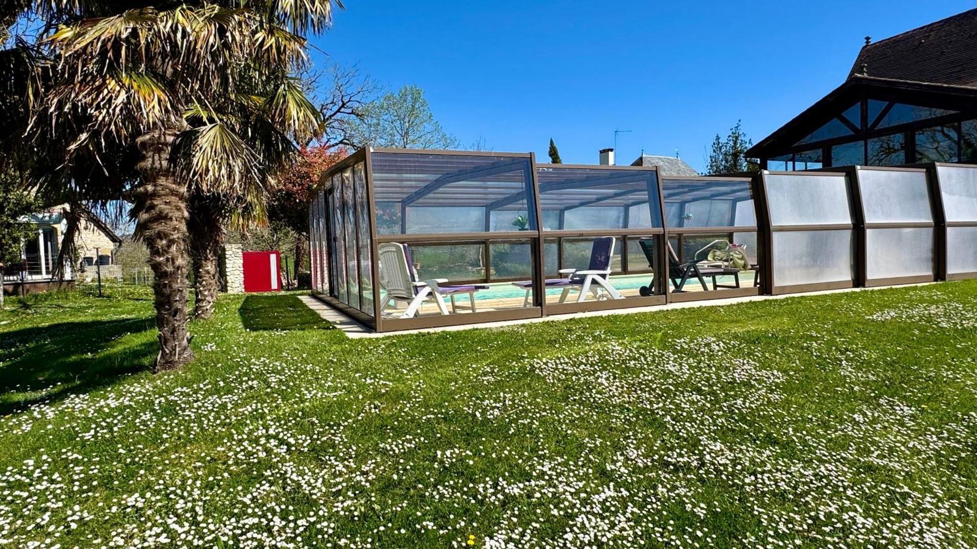 Maison De Charme Piscine Couverte Chauffee Mayrinhac-Lentour Екстер'єр фото